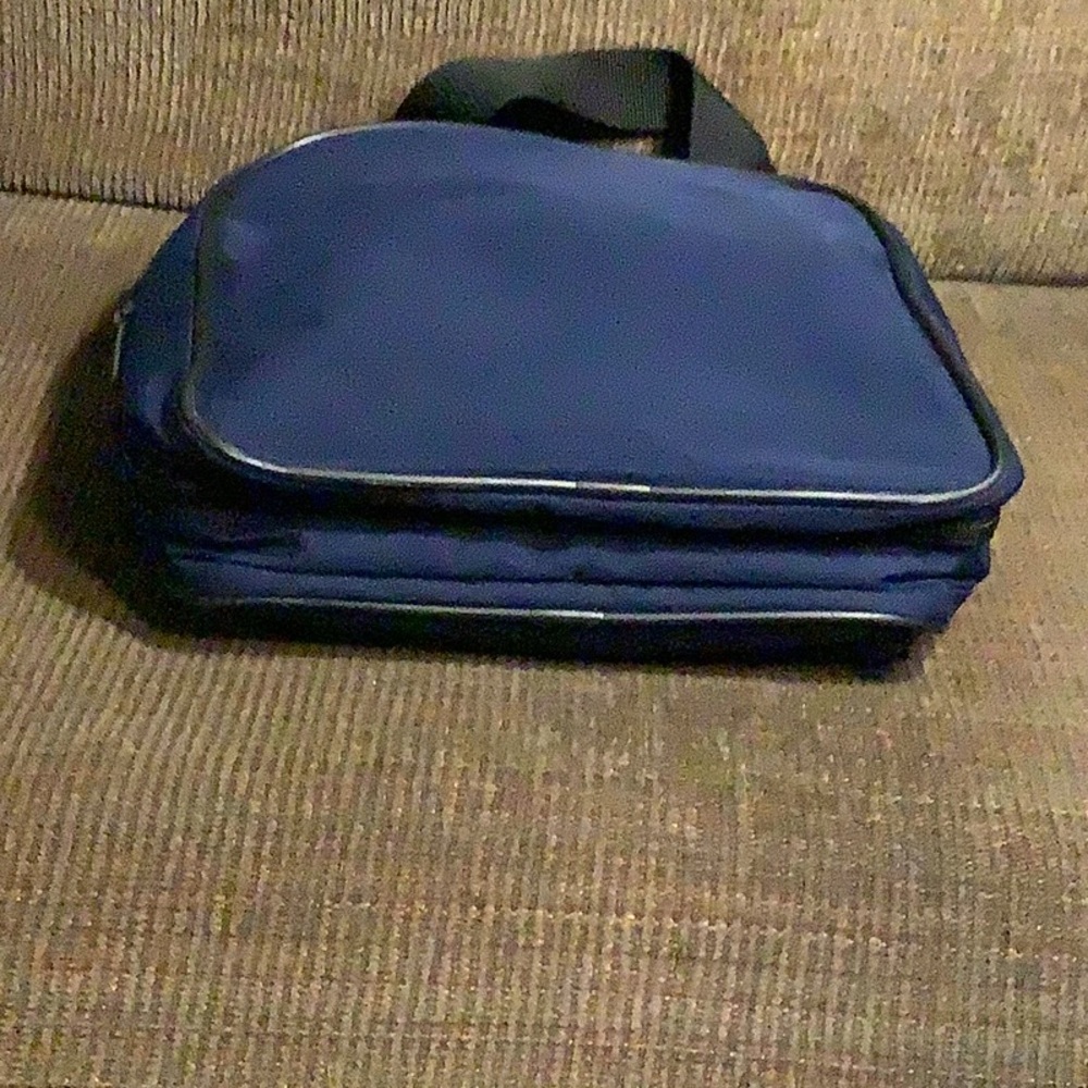 American Tourister Navy collapsible duffle bag - Picture 9 of 9